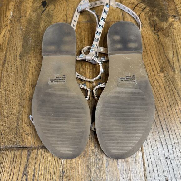 Steve Madden Women's Travel Studded Flat Pyramid Ankle Straps Sandals Sz 6 - Picture 4 of 4